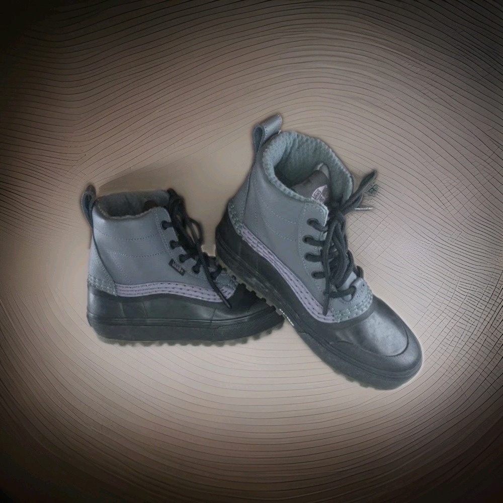Vans x Benny Urban Standard Mid Snow MTE Boot grey/black/purple Size W-7 M- 5.5